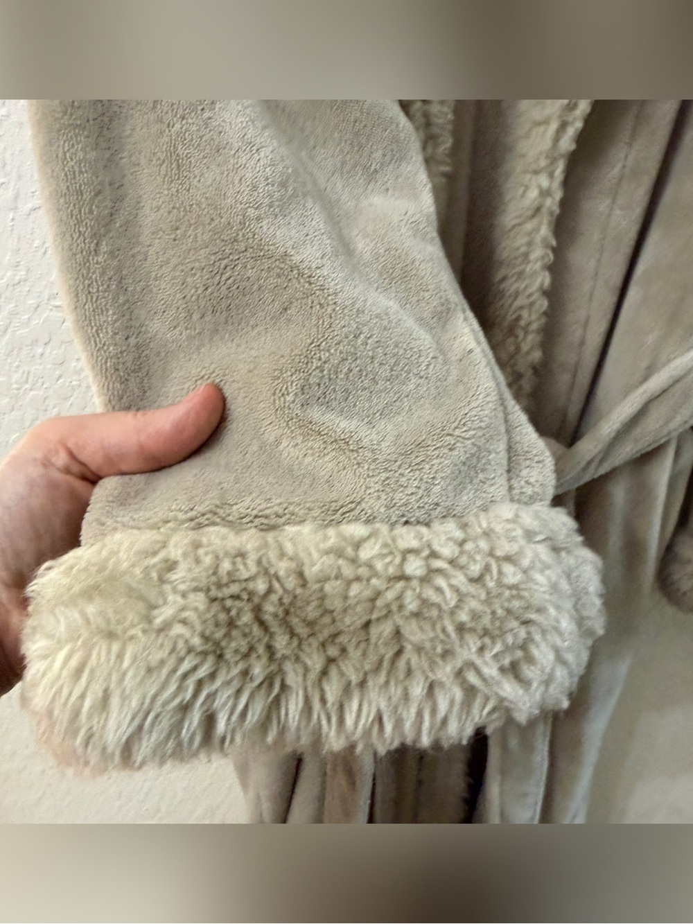 Pottery Barn Hooded Ombre Tipped Faux Fur Robe - S/M - Picture 4 of 9